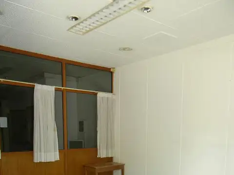 Oficina 4 ambientes con 1 baño