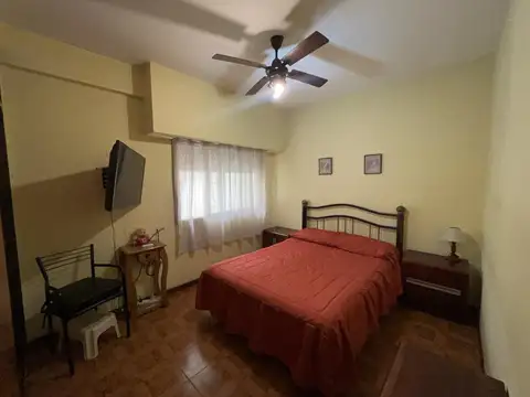 Casa 9 ambientes con 3 baños