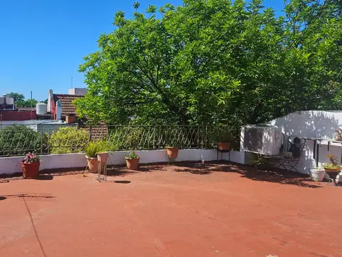 Lote Propio - 9 Ambientes - 6 Dormitorios - 2 Terrazas - Patio - Cochera