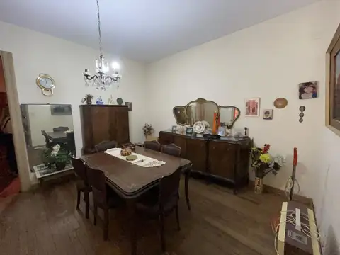 Lote Propio - 9 Ambientes - 6 Dormitorios - 2 Terrazas - Patio - Cochera