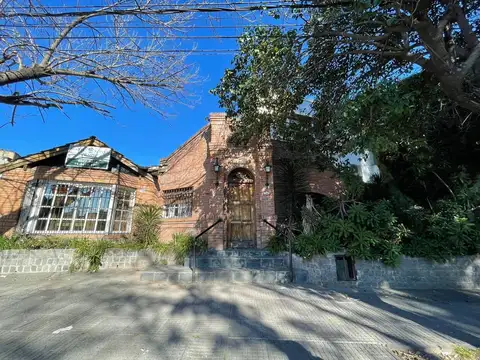 Morón Sur Casa en venta apto profesional o edificación