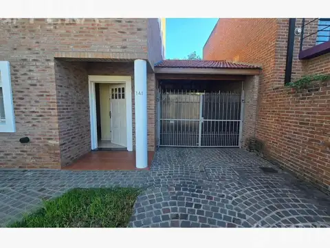 Casa 3 ambientes con 2 baños