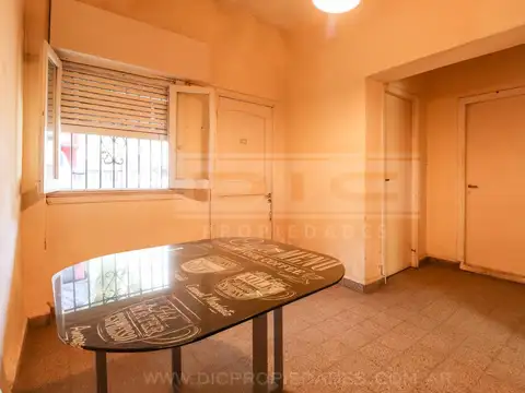 Balcarce al 200 entre Laprida y Venezuela