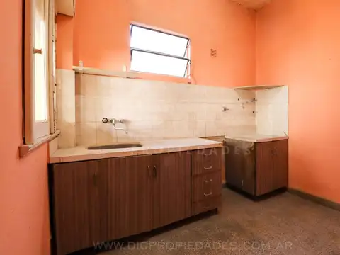 Casa 6 ambientes con 2 baños