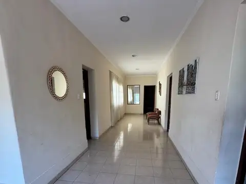 Casa 7 ambientes con 1 baño