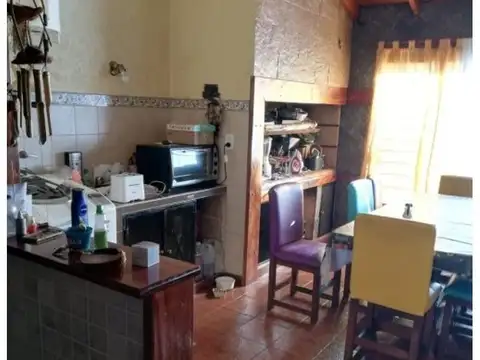 CASA CON 2 DEPARTAMENTOS AL FONDO EN TEMPERLEY
