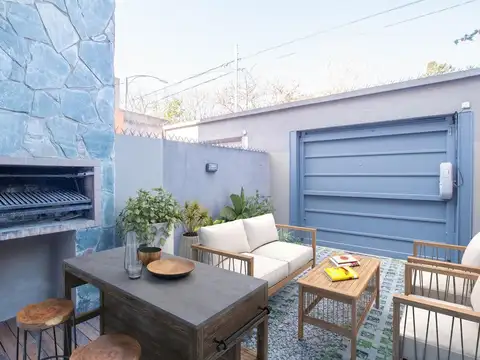 Alquiler departamento tipo loft, cochera, patio, pileta.