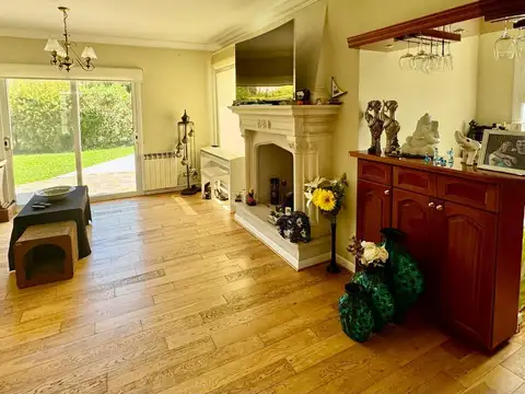 Casa en Venta con 6 cocheras