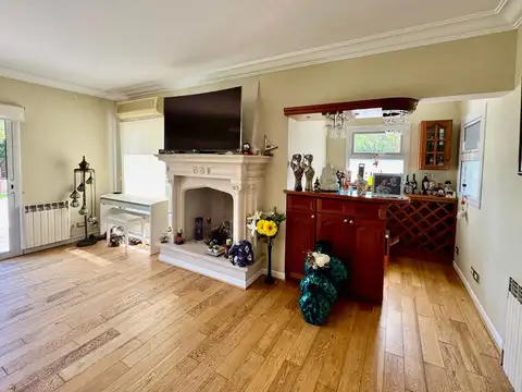 Casa 6 ambientes con 3 baños