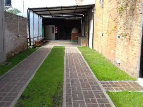 Casa en Venta con 4 cocheras