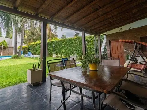 Casa en Venta con 2 cocheras