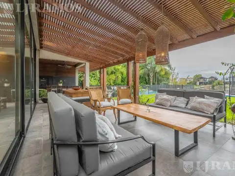 CASA AL LAGO con 4 dormitorios en venta y/o alquiler en Barbarita