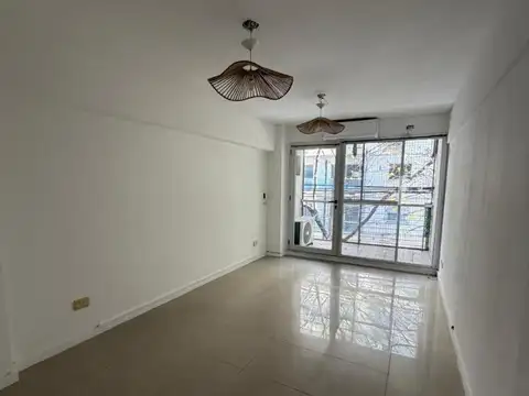 2 Ambientes | Con balcón al frente y contrafrente| Alquiler