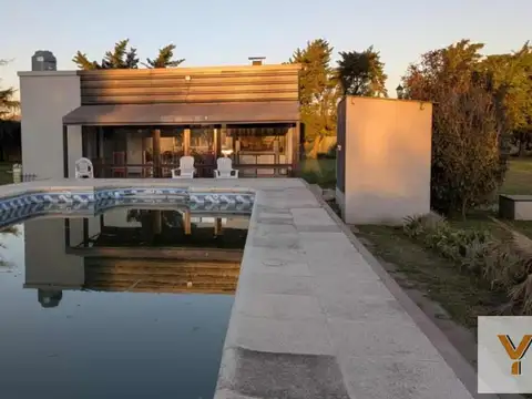 Casa en venta - 2 Dormitorios 2 Baños - Carmen de Areco