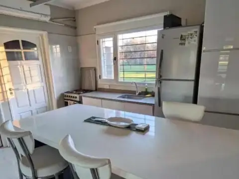 Casa 5 ambientes con 2 baños