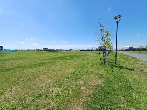 VENTA DE TERRENO EN FUNES. VIDA CLUB DE CAMPO. FRENTE SUR.