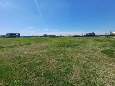 VENTA DE TERRENO EN FUNES. VIDA CLUB DE CAMPO. FRENTE SUR.