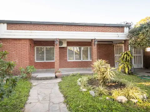 HERMOSA CASA CON SALIDA AL RIO EN LOS ZAPALLOS