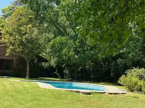 Casa 7 ambientes con 4 baños