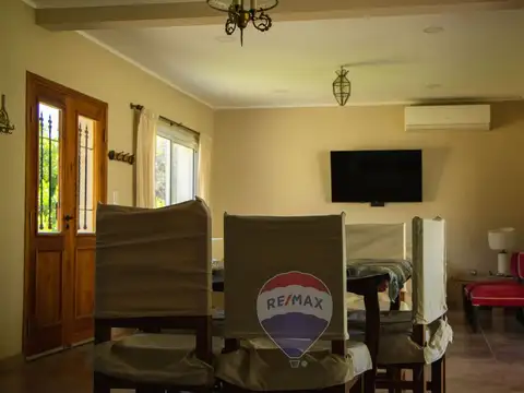 Casa 4 ambientes con 2 baños