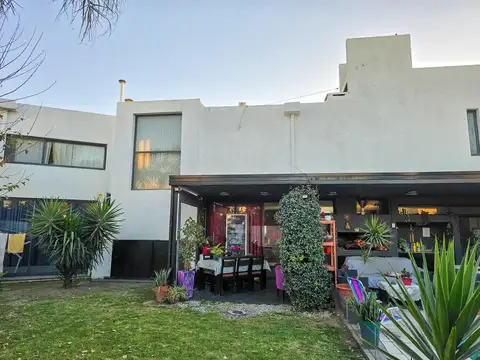 Casa Tejas del Sur 2 con 3 dormitorios 3 baños pileta barrio con seguridad