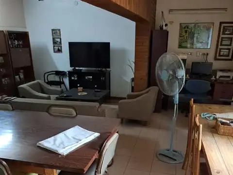 CASA AL FRENTE - BARRIO AZCUÉNAGA