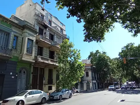 Avenida Uruguay 1200