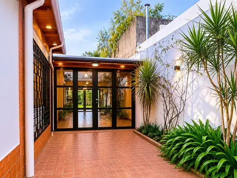 Alquiler Casa 4 ambientes, con Entrada para 3 autos, quincho y Parque