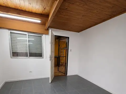 Casa en Alquiler con 2 cocheras