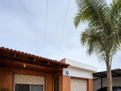 Alquiler Casa 4 ambientes, con Entrada para 3 autos, quincho y Parque
