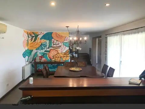 Casa 5 ambientes con 4 baños