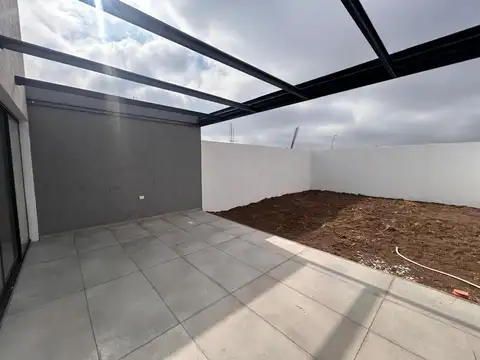 VENTA OPORTUNIDAD EN PAMPAS DE MANANTIALES