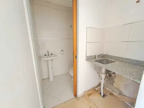 Local en alquiler en La Plata sobre Calle 25 [Cod: 9]