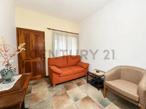 VENTA CASA TIPO PH 5 AMBIENTES CIUDAD JARDIN COCHERA PATIO