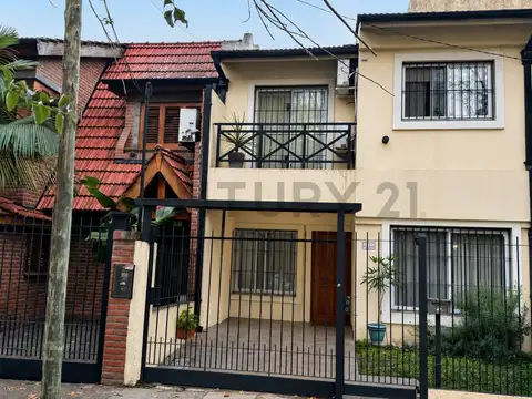 VENTA CASA TIPO PH 5 AMBIENTES CIUDAD JARDIN COCHERA PATIO