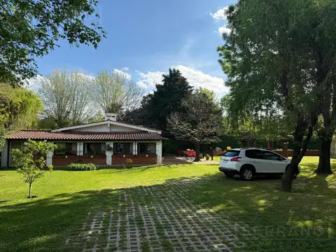 AUR. Venta casa 6 ambientes cobre lote de 2142m2 en Parque Sakura, Exaltacion de la Cruz