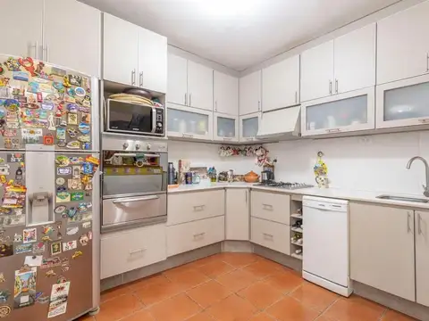 venta casa 4 amb en lote propio con pileta y 2 cocheras