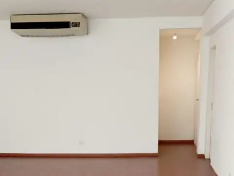 MUY BUENA OFICINA EN CENTRO DE SAN ISIDRO