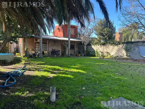Casa 6 ambientes con 2 baños