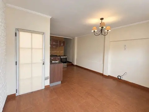 Depto Tipo Casa en Alquiler en Villa Primera, $ 900.000