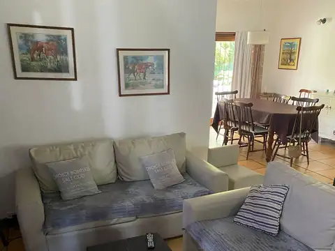 Casa 6 ambientes con 3 baños