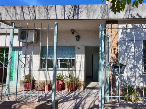 CASA EN ALQUILER DE 2 DORMITORIOS Y COCHERA!