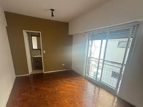 1 AMBIENTE CTRA FRENTE LATERAL - MUY LUMINOSO .