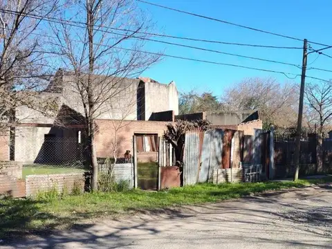 LOTE DE 1550 CON VIVIENDA MORENO