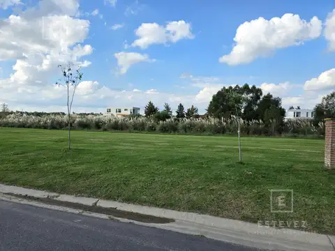Lote interno con fondo a espacio verde común