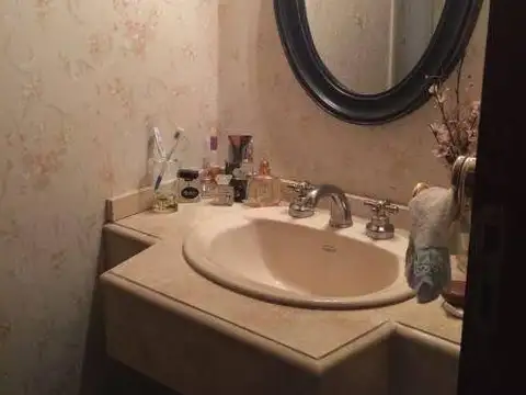 Casa 5 ambientes con 4 baños
