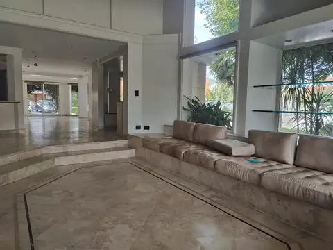 Casa 6 ambientes con 4 baños