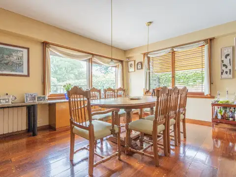 Casa 9 ambientes con 5 baños