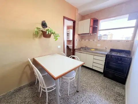 Departamento 4 ambientes con balcon y cochera