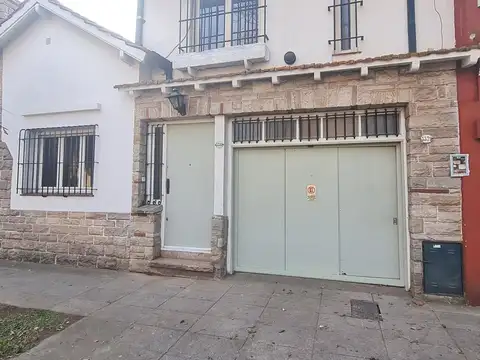 ¡Casa en venta con gran lote y excelente potencial  En Venta